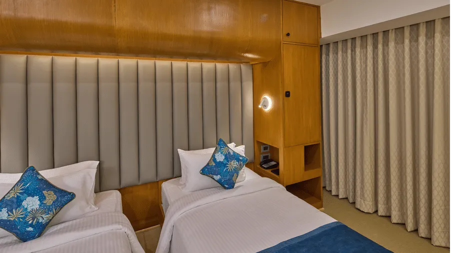 Canal View Room (Twin Beds)